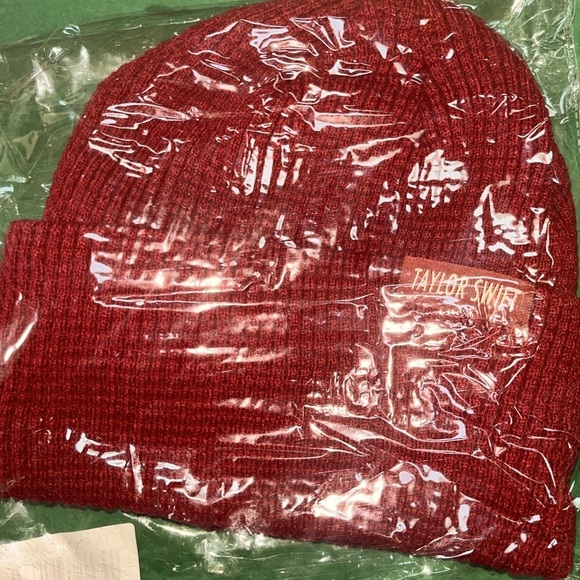 Taylor Swift NWT Beanie and Proof of Purchase from her online store.Scarf avail. - Picture 3 of 6